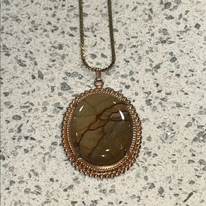 Elegant Brown Pendant Necklace W4